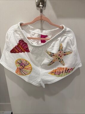 QUEEN OF SPARKLES White Shorts with Multicolor Sequin Shell Motifs